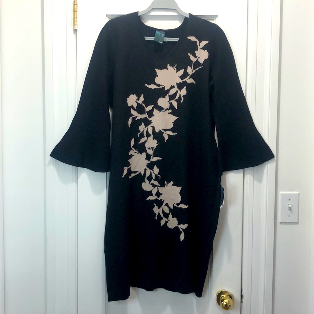 GABBY SKYE FLORAL BELL SLEEVE SWEATER DRESS